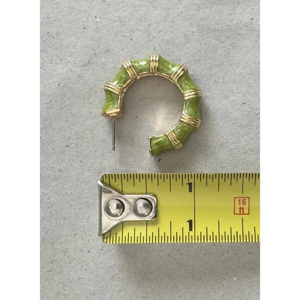 Vintage KJL Kenneth Jay Lane Green Enamel Bamboo Hoop Earrings - Picture 4 of 6